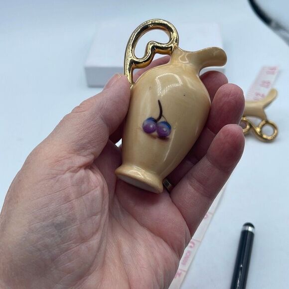 Vintage Lefton porcelain flower and fruit miniature pictures. - Picture 9 of 11